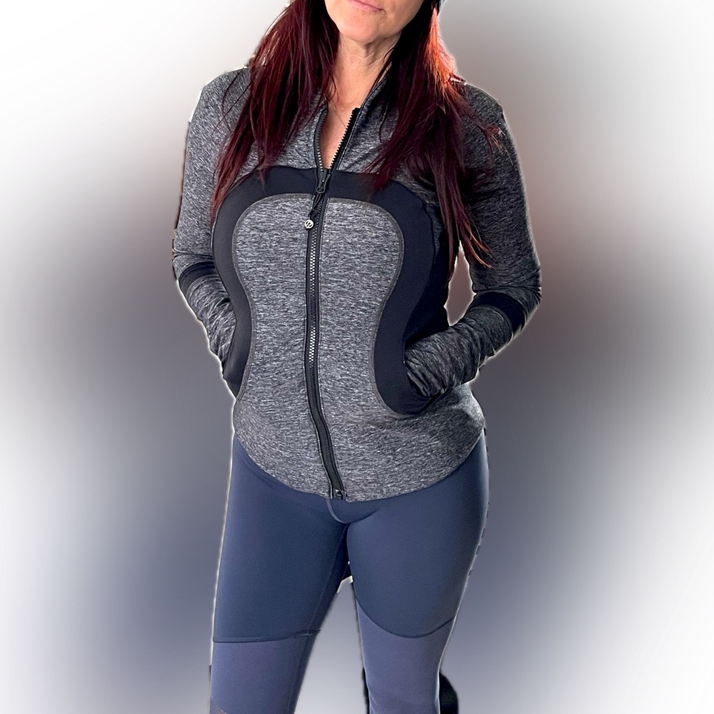 Lululemon Reversable Blk and grey jacket 4-6❤️